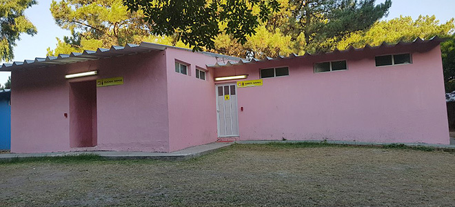 Camping Medano 40. Instalaciones. Vestuario. Baño. Damas.